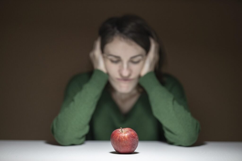woman, model, girl, portrait, beautiful, beauty, human, to look, view, eyes, expression, fashion, person, apple, red, diet, lose weight, health, healthy, fruit, vitamin, lose weight, lose weight, lose weight, lose weight, lose weight