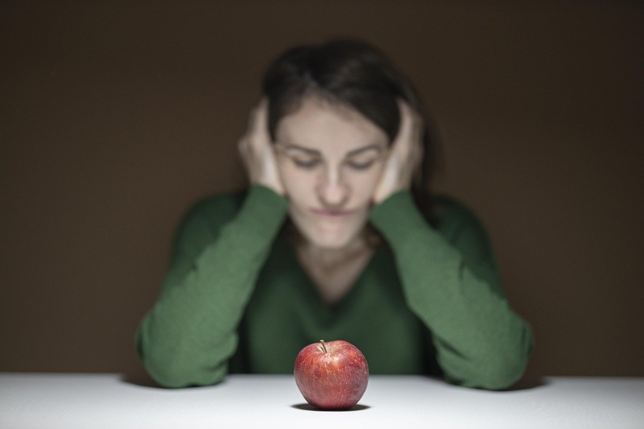 woman, model, girl, portrait, beautiful, beauty, human, to look, view, eyes, expression, fashion, person, apple, red, diet, lose weight, health, healthy, fruit, vitamin, lose weight, lose weight, lose weight, lose weight, lose weight